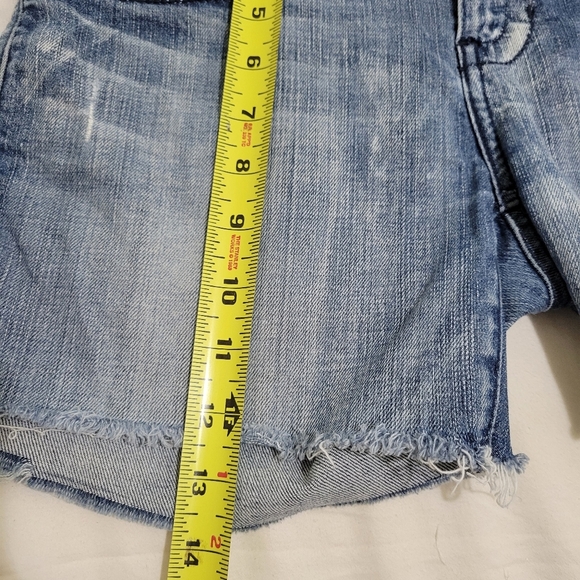 Guess Distressed Denim Shorts Size 28 - Picture 5 of 8